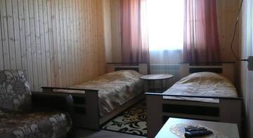 Фото номера Четырехместный номер эконом-класса с общей ванной комнатой Гостиница 858 км г. Миллерово 3